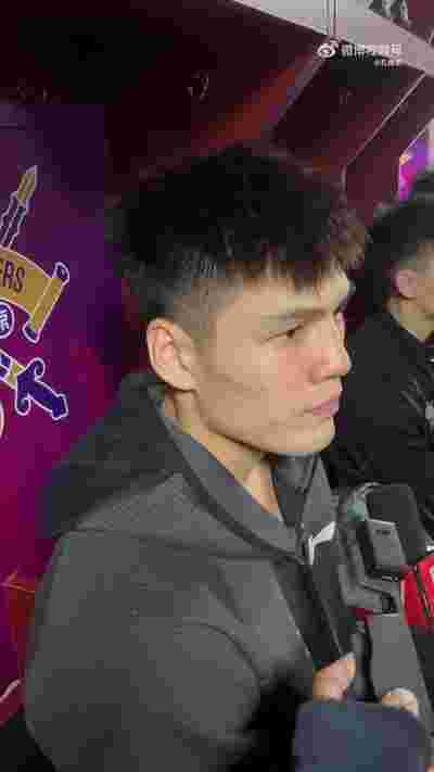骑士力克黄蜂，詹姆斯全场贡献27分